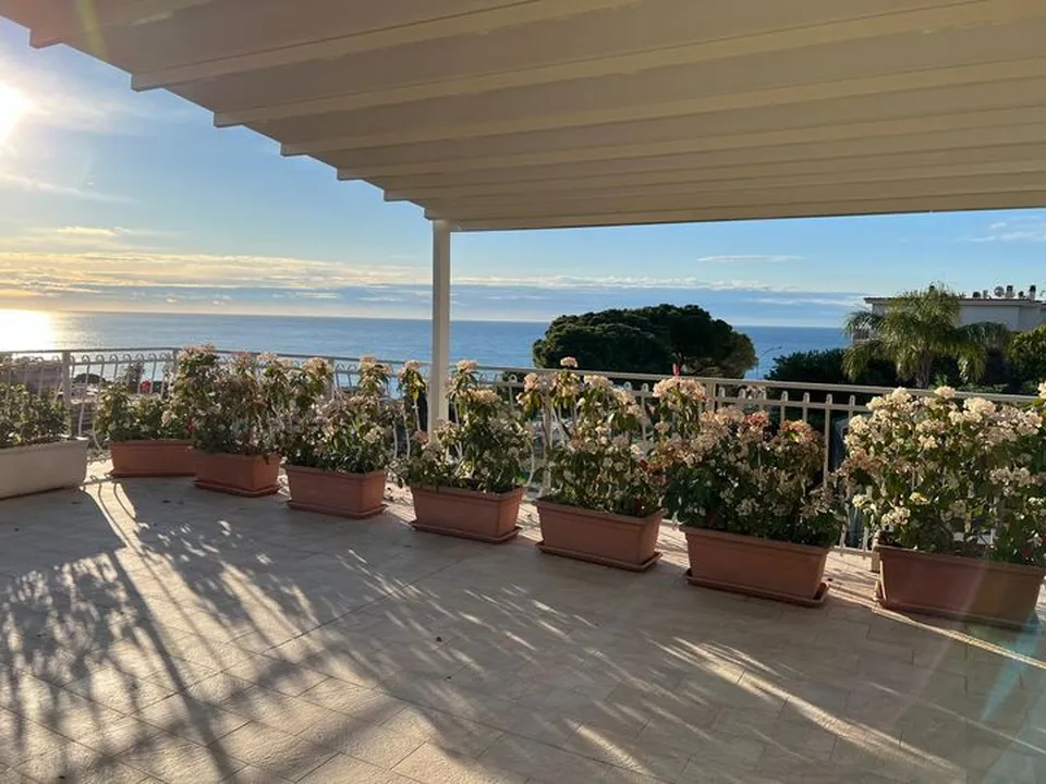 Realizzazioni pergole e tende da sole Gibus - pergola inclinata Viva