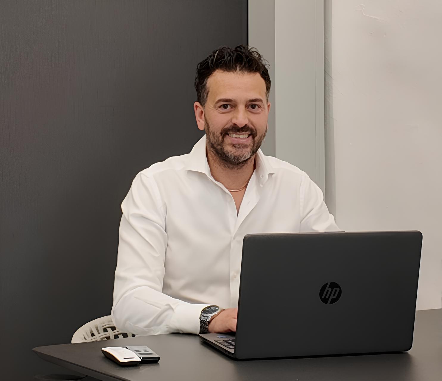 Fabrizio Figliolia Titolare e Direzione e vendita per Gibus Atelier Torino